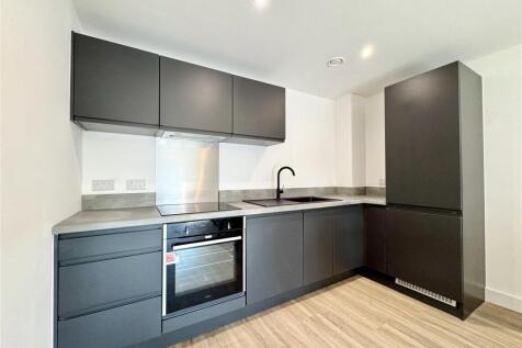 Modern 1-bedroom furnished apartment available to rent in the brand-new Bastion Point development. Featuring an open-plan living space, Juliet balcony, integrated kitchen, and contemporary bathroom. N