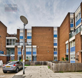 Statuum are delighted to offer this beautiful 3 bed flat located just off Roman Road, Bethnal Green E2 off short walk away from thriving Victoria Park and close to Mile End Underground Station.