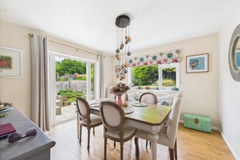 CAM01354G0-PR0516-STILL008