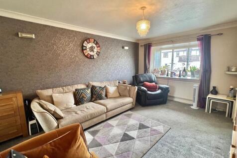 Bramleys Estate Agents - Caldercroft - Elland (5).