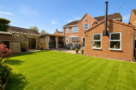 REAR GARDEN 3