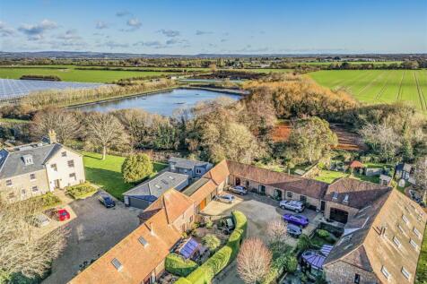 2 Marsh Barns-Aerials-PorticoMarketing-Nexa-8.jpg