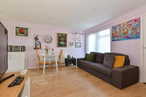 Lounge/Dining Area