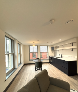2 Bedroom Flat in SK1 1AT