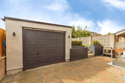 Detached Garage