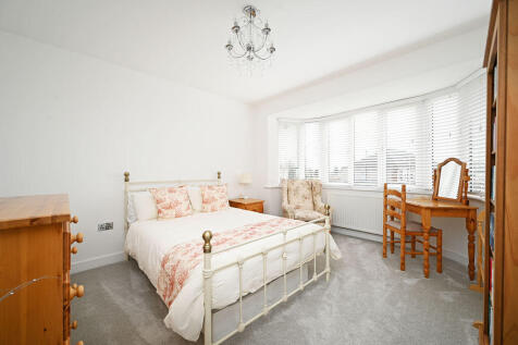 4 bed, 2 bath Detached in Sheffield - Photo 23