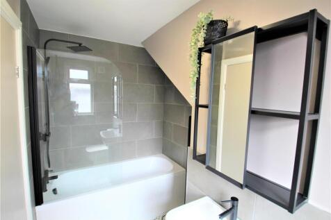 Bathroom B.JPG