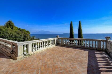 Renovated period vil