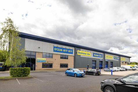 Office to rent in hoyland