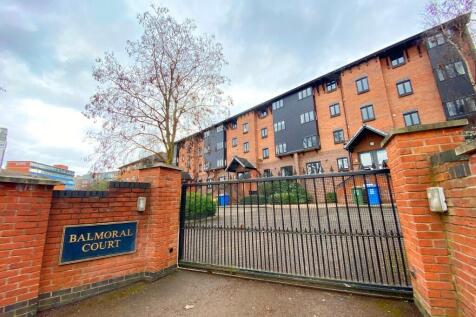 ***AVAILABLE 20 July, 2026*** This apartment benefits from having canal views and a secure allocated parking space. Offering separate fitted kitchen and separate lounge, two double size bedrooms and m