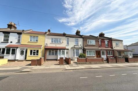 This beautifully presented two-bedroom terraced house perfectly blends traditional period charm with crisp, contemporary living. The ground floor welcomes you with two expansive reception rooms, offer