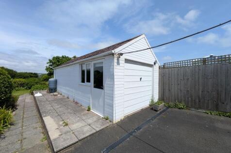 Garaging/Summerhouse