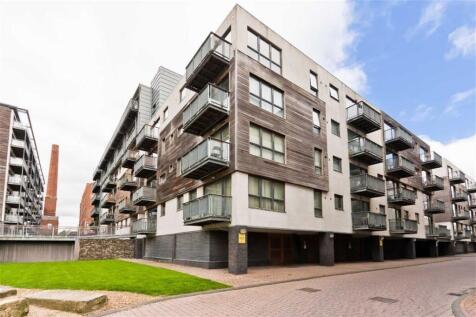 Welcome to Advent House in Manchester! This super spacious two-bedroom, two-bathroom apartment is a true gem. As you step inside, you are greeted with an inviting entrance hallway leading to a generou