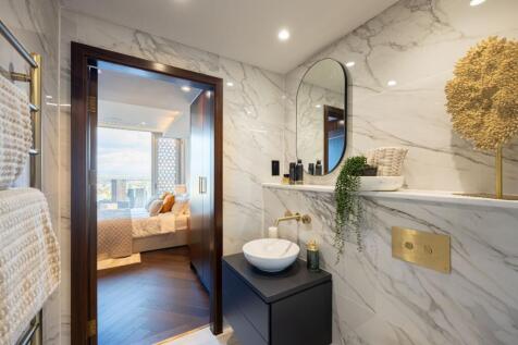 2 bed, 3 bath Apartment in Manchester - Photo 5