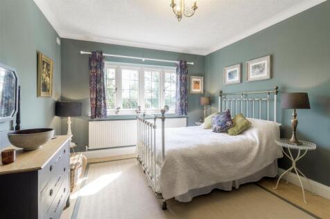1 Knowle Hill, Hurley