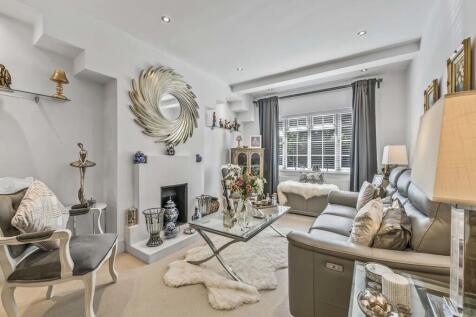 2 Park Close, TW1...
