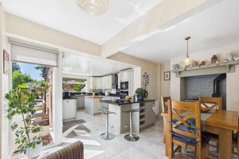 Kitchen/Dining Area