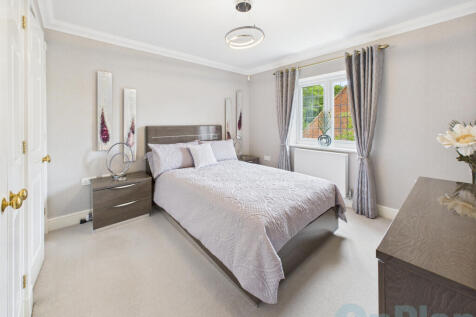 CAM04024G0-PR0030-STILL026