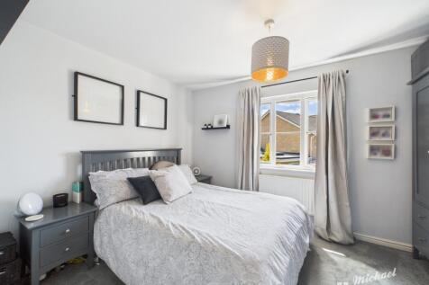 CAM02773G0-PR0353-STILL001