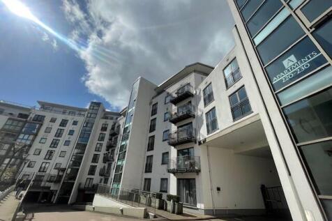 ** Zero Deposit Guarantee Available **
**Available August** **One bedroom** **Furnished** **Balcony** **Concierge** **Canal Views**