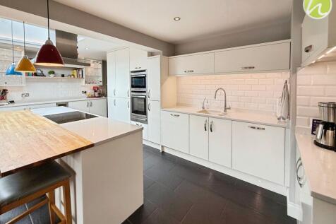 Kitchen/ Dining Room