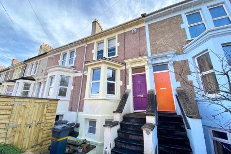 A well presented two bedroom flat situated in the popular Southville area, offering generous living space and the rare benefit of a private rear garden.