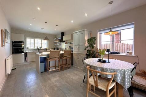 Open-Plan Dining Kitchen 127