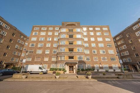 LONG LET. Presented to an excellent standard this spacious 1 bedroom flat is located on the second floor of an imposing mansion block in the heart of Swiss Cottage.