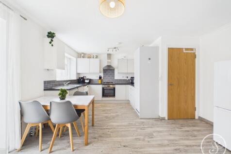 KITCHEN/LIVING AREA
