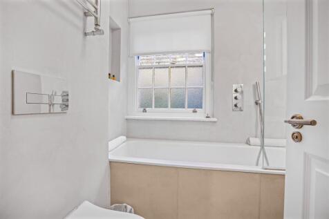 3 bed, 2 bath Detached in manchester - Photo 10