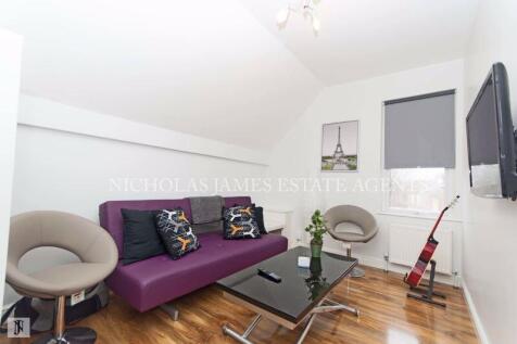** AMAZING ONE BEDROOM FLAT ** SEPARATE KITCHEN ** GAS CENTRAL HEATING ** FURNISHED ** SECURE ENTRY - PHONE SYSTEM ** 5 MINUTE WALK TO TURNPIKE LANE STATION ** MUST BE SEEN ** This amazing one bedroom