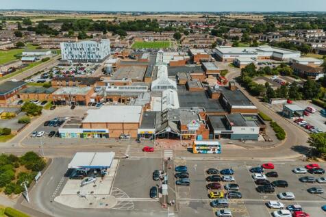 Retail Property (Shopping Centre) to rent in hull