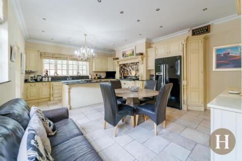 4 bed, 4 bath Detached in Birmingham - Photo 11