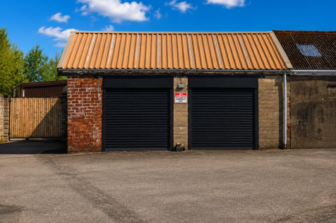 DETACHED DOUBLE GARAGE