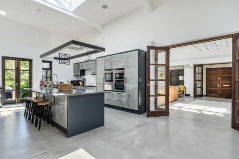Kitchen/ Dining Room