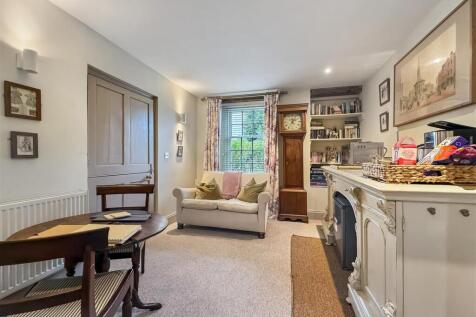 Guest Sitiing Room.JPG