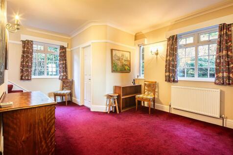 6 bed, 3 bath Detached in Sheffield - Photo 17