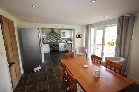 Dining room through to kitchen