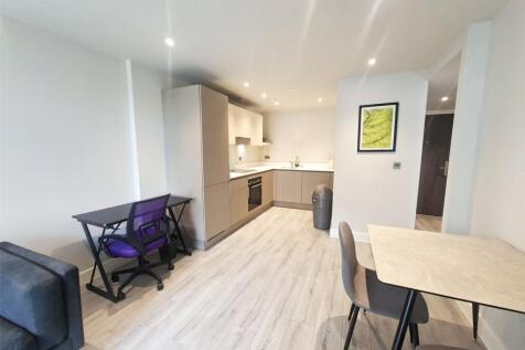 Large 1 Bedroom Courtyard Facing Apartment on the 5th Floor