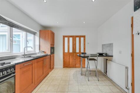 Kitchen_2.jpeg