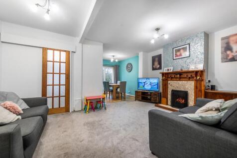 Living Room / Dining