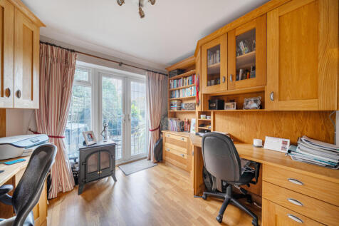 1381989-7-691b6f4...