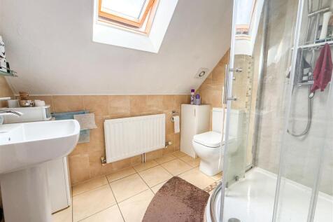 FIRST FLOOR SHOWER ROOM