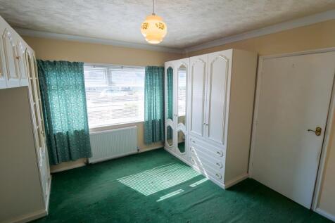 Master Bedroom Dual Aspect