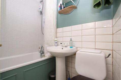 Bathhroom.JPG