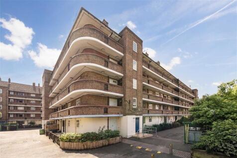 A spacious and well proportioned three bedroom apartment located on the first floor of Alverstone House. The apartment is in great condition and benefits from three equal sized bedrooms, one bathroom,