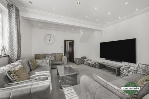 Ground Floor Flat, Leopold Road (2).JPG