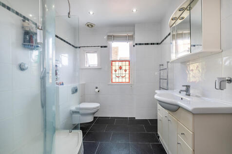 6 bed, 3 bath Semi-Detached in glasgow - Photo 12