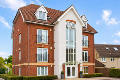 A spacious and well-presented two double-bedroom flat with allocated parking in Speedwell, offered unfurnished, with white goods included, and available from the 23rd of September 2026.