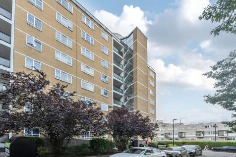 ZERO DEPOSIT AVAILABLE. LONG LET. This bright two bedroom third floor flat (with lift) has been recently refurbished offering a well presented living and entertaining space within quiet leafy grounds